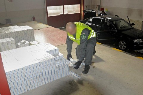 nav(960x640).jpg (nav)