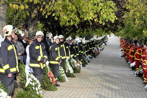 tuzolto-temetes-dorogon(2)(960x640)(1).jpg (dorog, tűzoltóbaleset, temetés, rám-szakadék, )