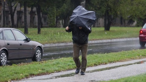 viharos szél (viharos szél, időjárás, )