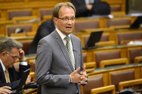 Hoppál Péter (hoppál péter)