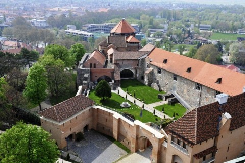 Régészeti ásatás Esztergomban (ásastás, esztergom, )