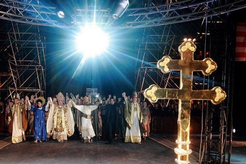 Szent-Istvan-Emlekev-koronazasi-szertartasjateka(1)(960x640)(1).jpg (Szent István Emlékév koronázási szertartásjátéka)