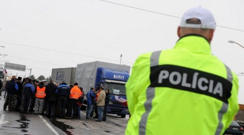 Szlovak-rendor(960x640)(1).jpg (szlovákia, rendőr, )