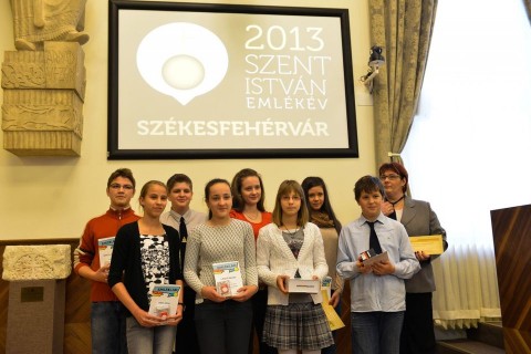 díjátadó (díjátadó, )