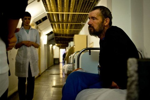 hajléktalan (hajléktalan)