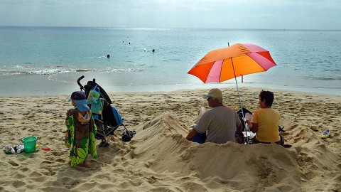 nyaralas(960x640)(2).jpg (nyaralás, tengerpart, napozás, )