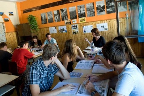 nyelviskola (nyelviskola, )