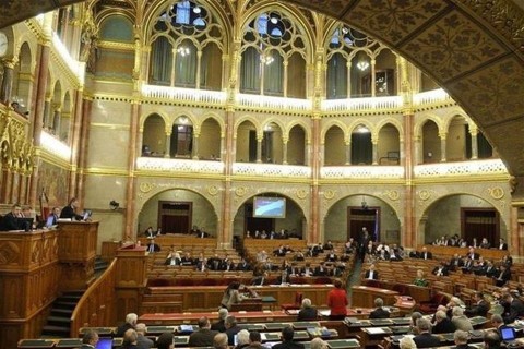 parlament(1)(960x640).jpg (parlament)