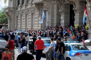 rendőrsztrájk Argentínában (rendőrsztrájk, argentína, )