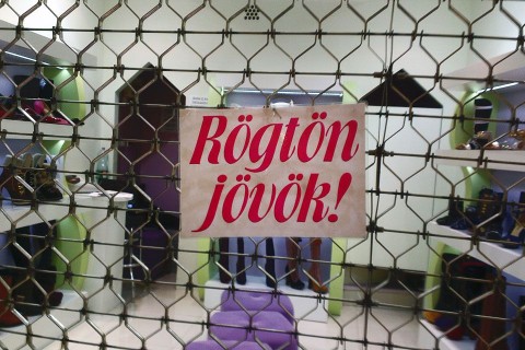 rögtön jövök (rögtön jövök, )