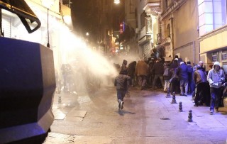 török tüntetés (török tüntetés, vízágyú, isztambul, )