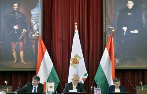 városháza (városháza)