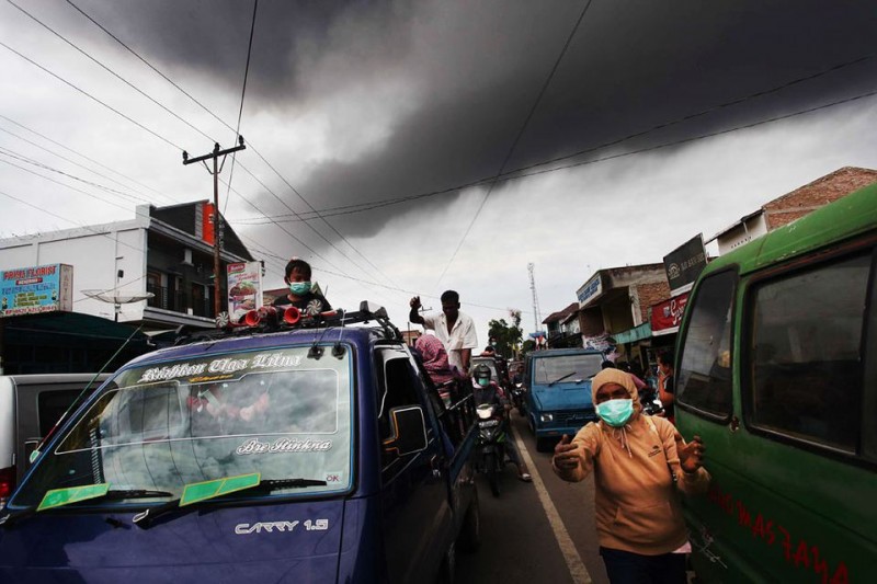 vulkankitores-indoneziaban(960x640)(2).jpg (vulkánkitörés, )