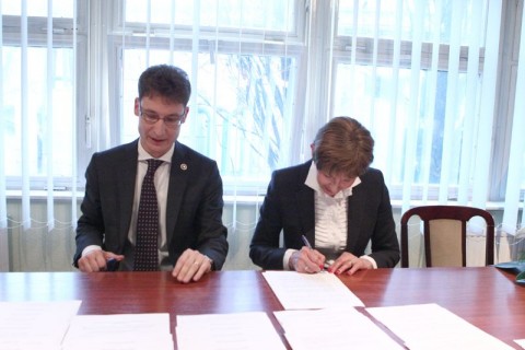 Fűtőerőmű felszámolás utáni vásárlásának aláírása (Fűtőerőmű felszámolás utáni vásárlásának aláírása)