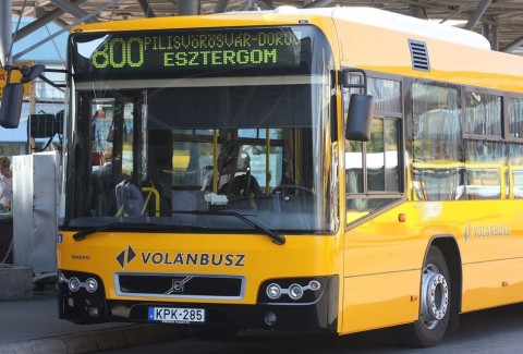 Késnek a volánbuszok a 10-es főúton (10-es főút, dugó, volánbusz, )