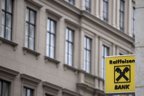 Raiffeisen(1)(210x140)(1).jpg (Raiffeisen)