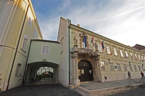 Varoshaza(3)(960x640).jpg (1)