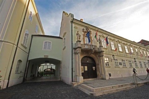 Varoshaza(4)(960x640).jpg (1)