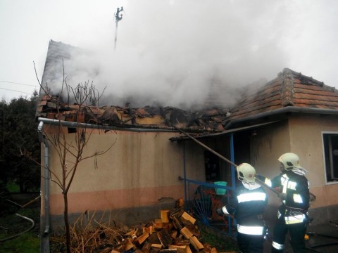 családi ház (tűz, )