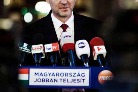 fidesz nyilatkozat (fidesz, mikrofon, szóvivő, )