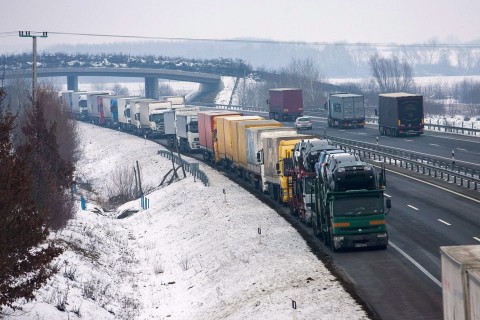 kamionok Zalában (kamion, vesztegel, Zala, szlovén határ, havazás, )