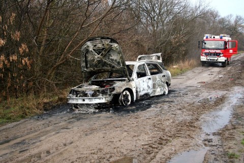 kiégett autó (kiégett autó, )