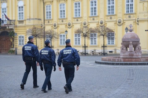 közterület-felügyelők (közterület-felügyelők, )