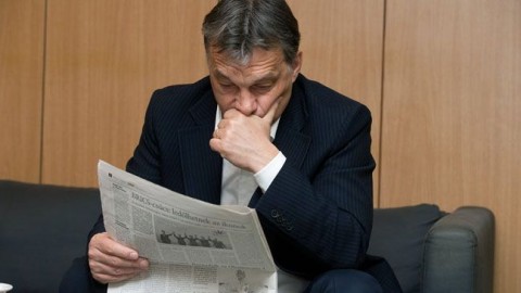 orbán viktor újságot olvas (orbán viktor, )