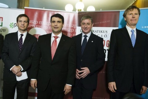 osszefogas(430x286)(1).jpg (összefgás)