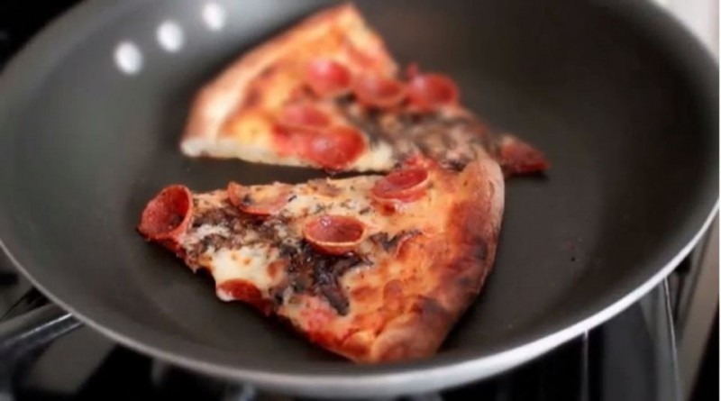 pizza serpenyőben (pizza, serpenyő, )