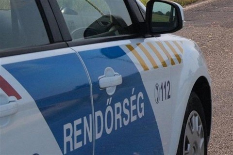 rendorseg(64)(960x640).jpg (rendőrautó, )