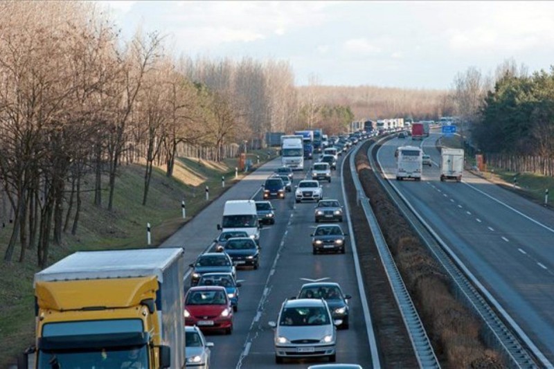 torlódás az m5-ös autópályán a főváros felé (m5-ös, baleset miatt torlódás az m0-ás előtt)