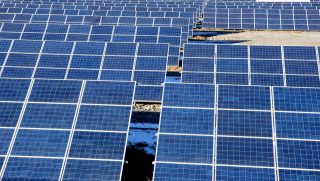 India építi a legnagyobb naperőművet (napenergia)