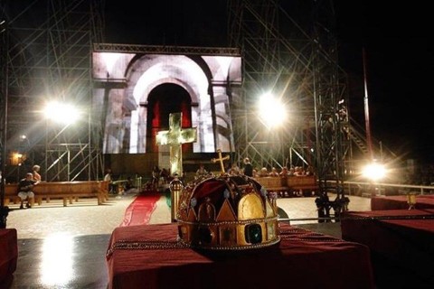 Koronazasi-Unnepi-Jatekok(1)(960x640).jpg (Koronázási szertartásjáték)