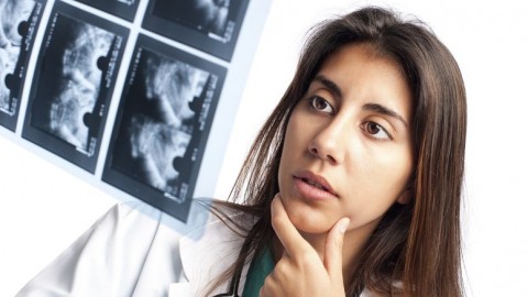 Mammográfia (mammográfia, szűrővizsgálat, orvos, doktornő, röntgen, )