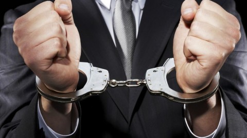 sikkasztás (bróker, )