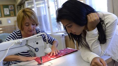 szakiskola (szakiskola, )