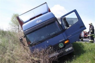 teherauto-az-arokban(960x640).jpg ()