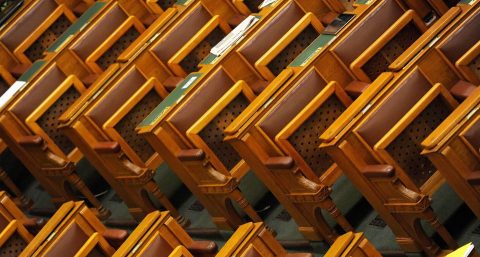 Üres ülésterem (parlament, üres parlament, üres ülésterem, padsorok, országház, )