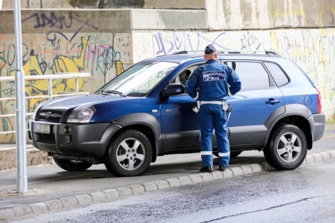 rendőrség, közúti ellenőrzés, igazoltatás (rendőrség, közúti ellenőrzés, igazoltatás)