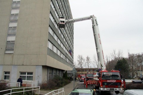 tuzolto(960x640).jpg (tűzoltó gyakorlat, )