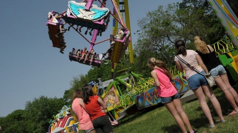 Majális (majális, körhinta, május 1., )