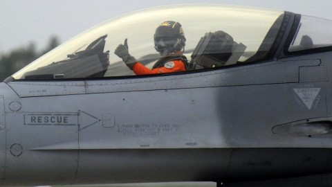 Vadaszgep(210x140)(1).jpg (vadászgép, pilóta, )