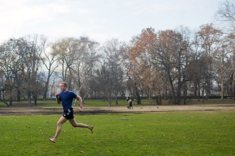 futó a margitszigeten (margitsziget, futás, jó idő, időjárás, )