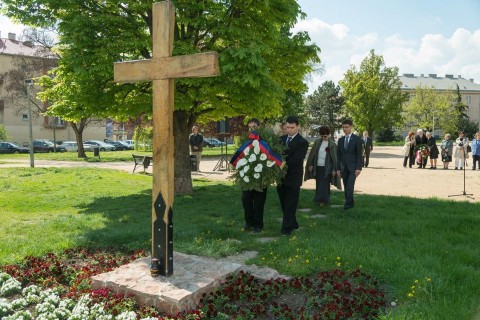 katyn emlékkereszt (katyn emlékkereszt, )