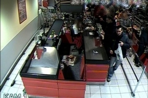 megtalálták a pénzt, a rendőrség keresi  (megtalálták a pénzt, a rendőrség keresi )