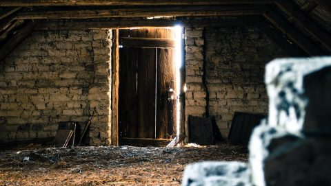 Vályog fal (vályog fal, vályog, padlás, )