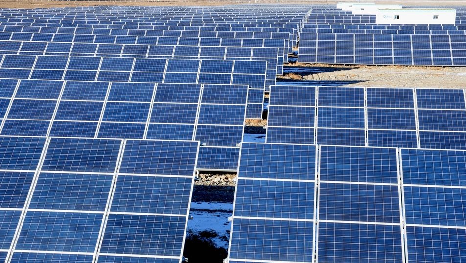 India építi a legnagyobb naperőművet (napenergia)