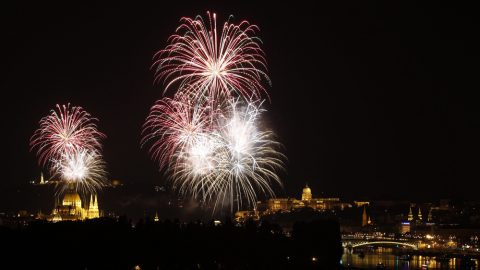 Tűzijáték (Array)