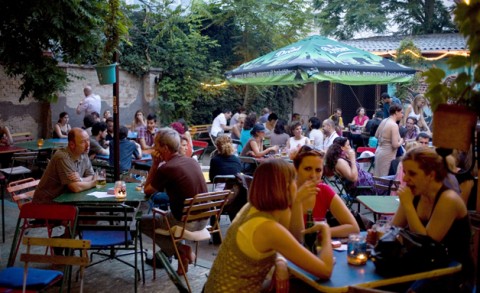 ellátó kert (ellátó kert, borravaló, ital, vendéglátás, turizmus)